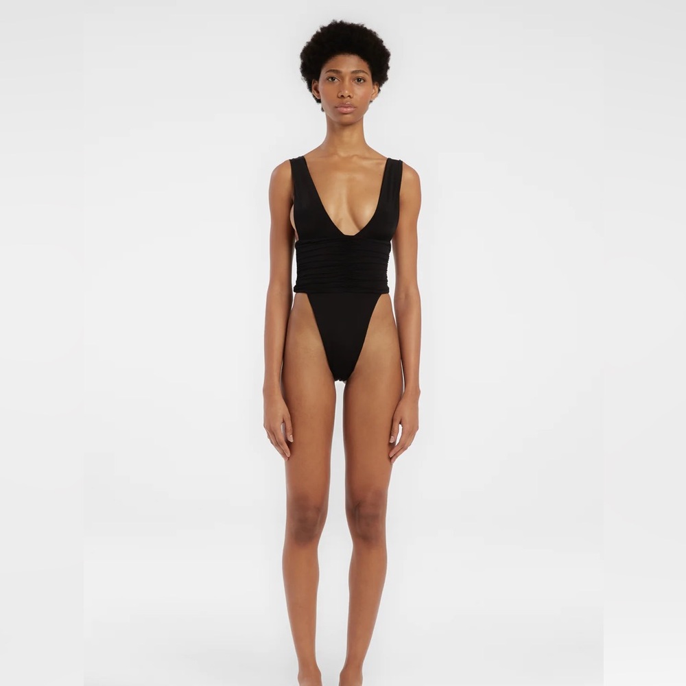 Echo one piece - black